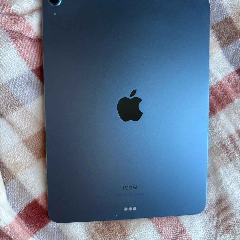 Apple iPad Air - Elegant Blue Finish
